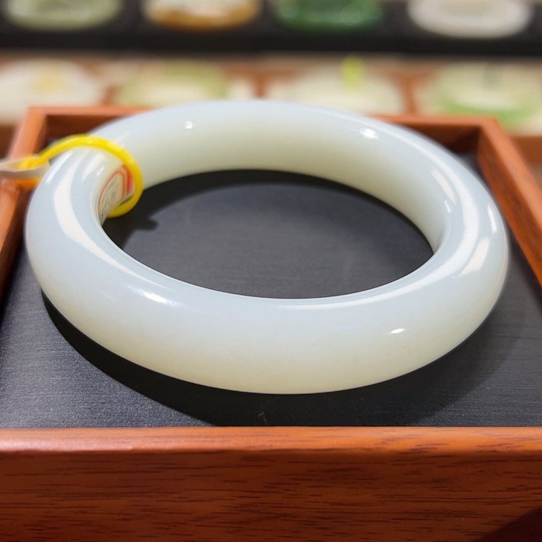 和田玉手镯未镶嵌新疆羊脂白