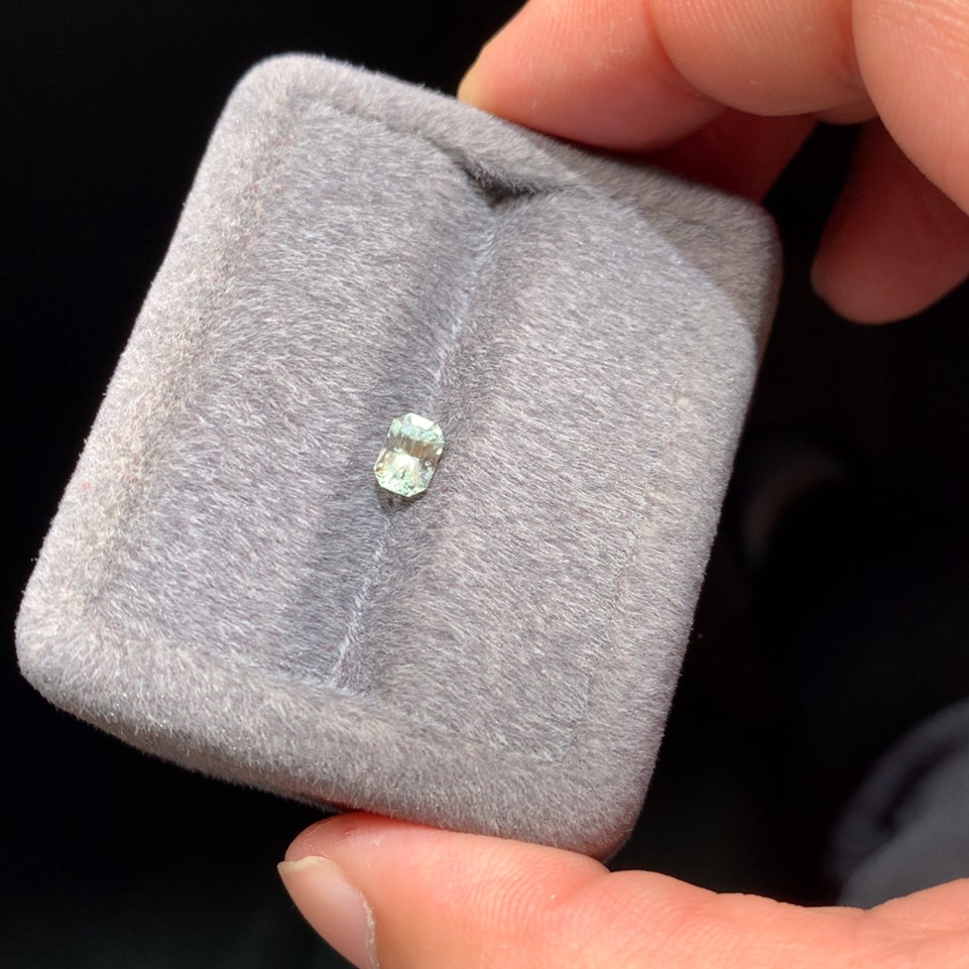 蓝宝石裸石未镶嵌1.14克拉