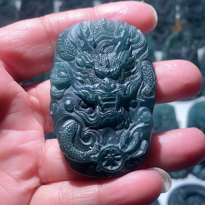 定制翡翠未镶嵌龙