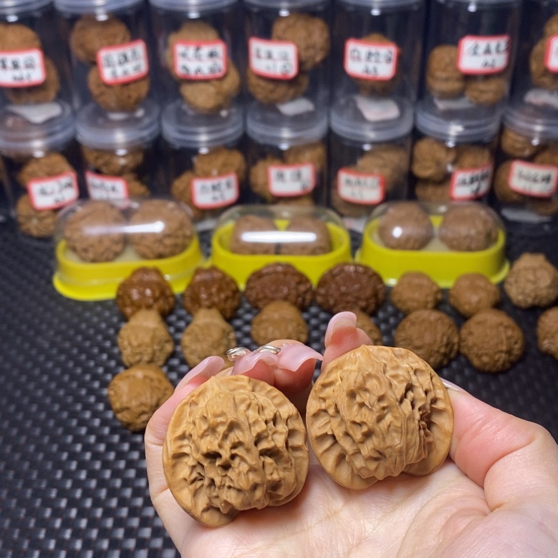 文玩核桃吊坠刀子38