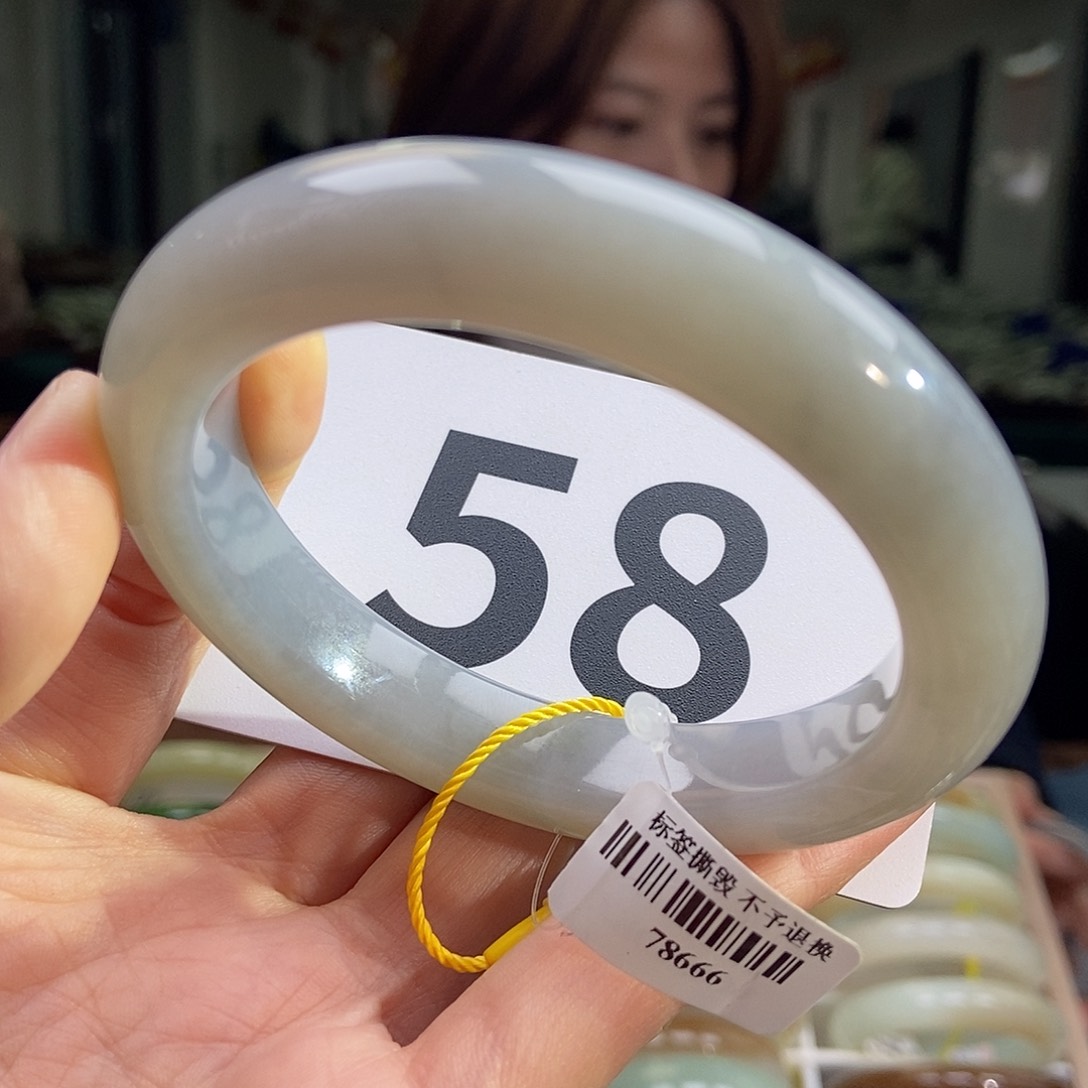 和田玉手镯未镶嵌纹