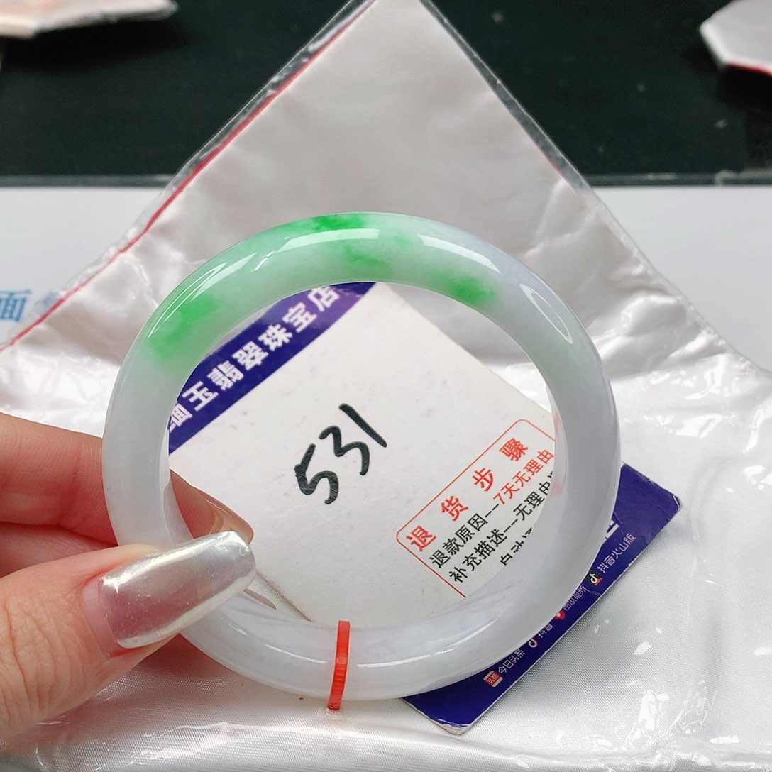 翡翠手镯未镶嵌翡翠手镯