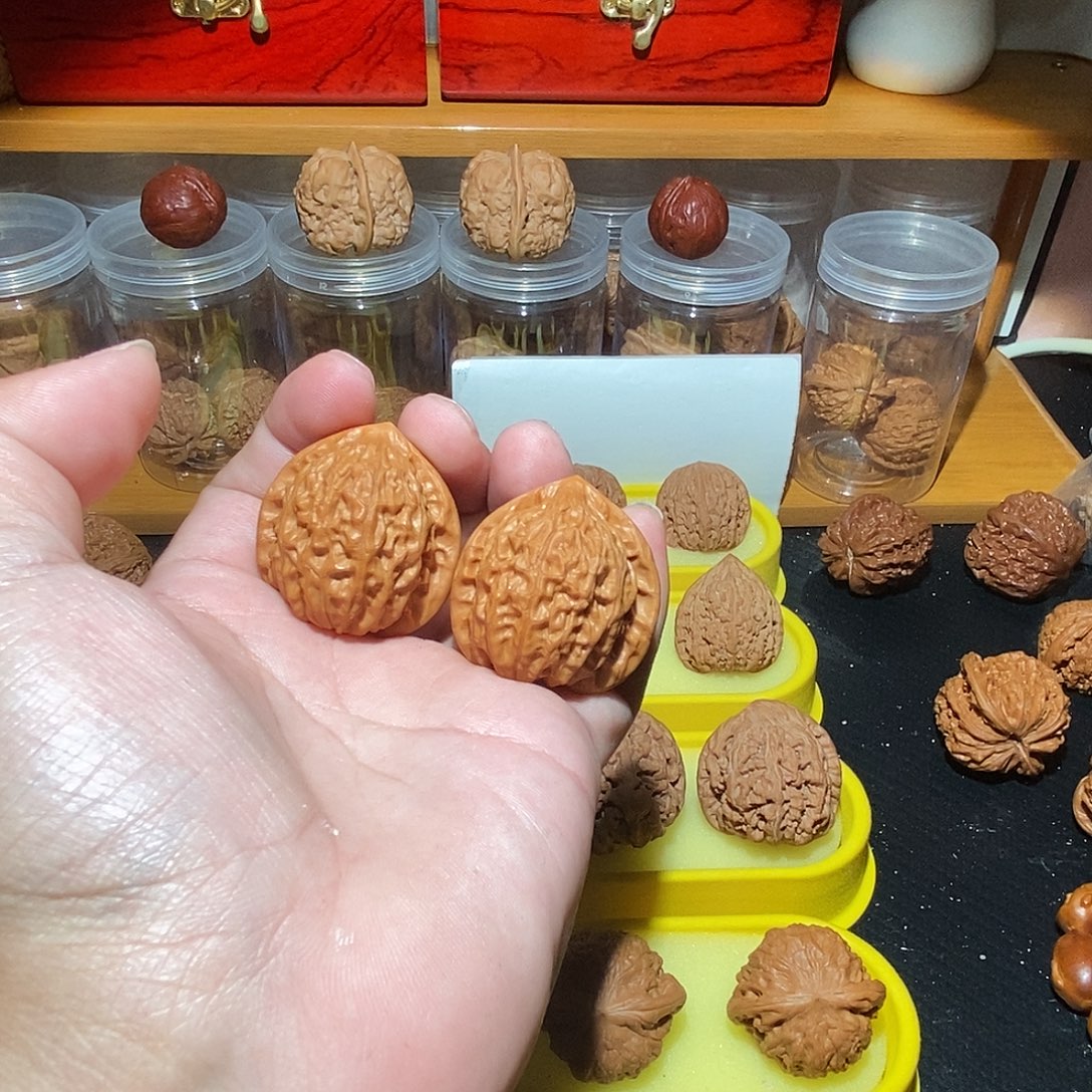 郁***香吊坠文玩核桃35金牛