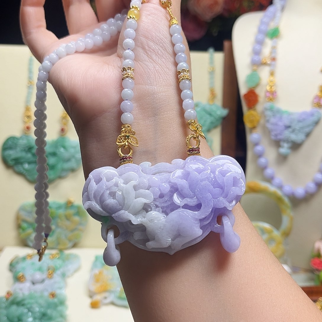 翡翠颈饰未镶嵌冰