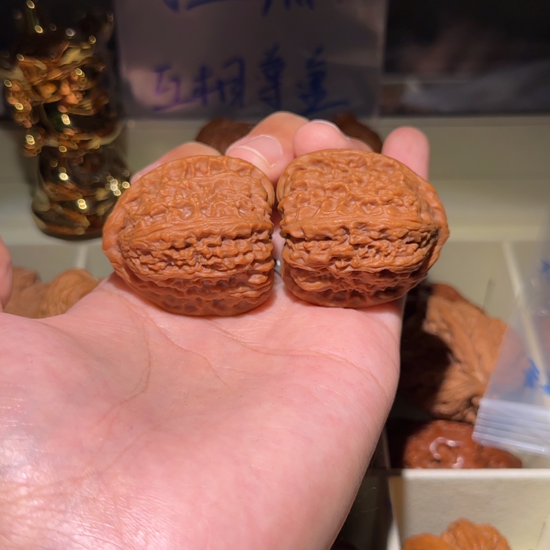 文玩核桃把件红皮南疆38全品