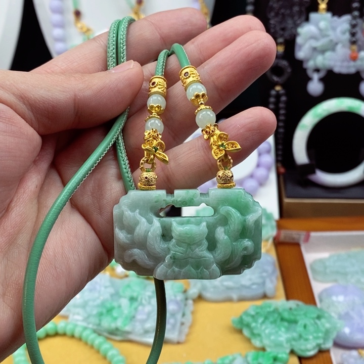 翡翠颈饰未镶嵌翡翠吊坠挂件