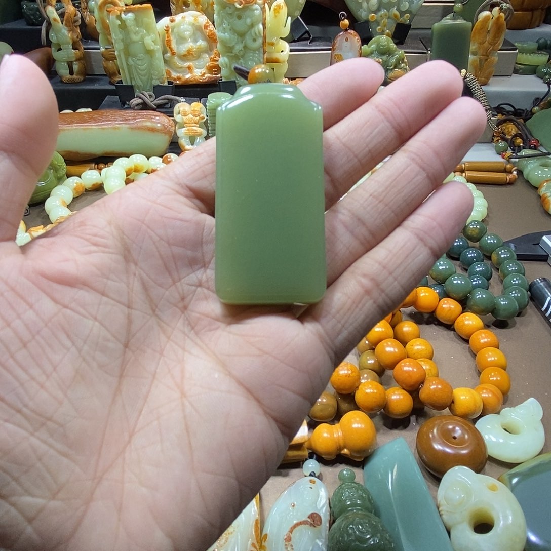 小***鸡透闪石质玉未镶嵌手串