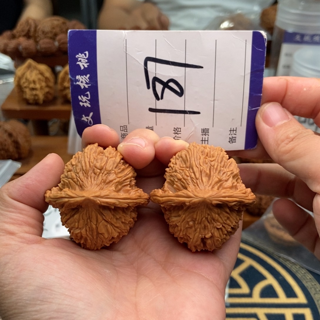 文玩核桃把件42红狮子