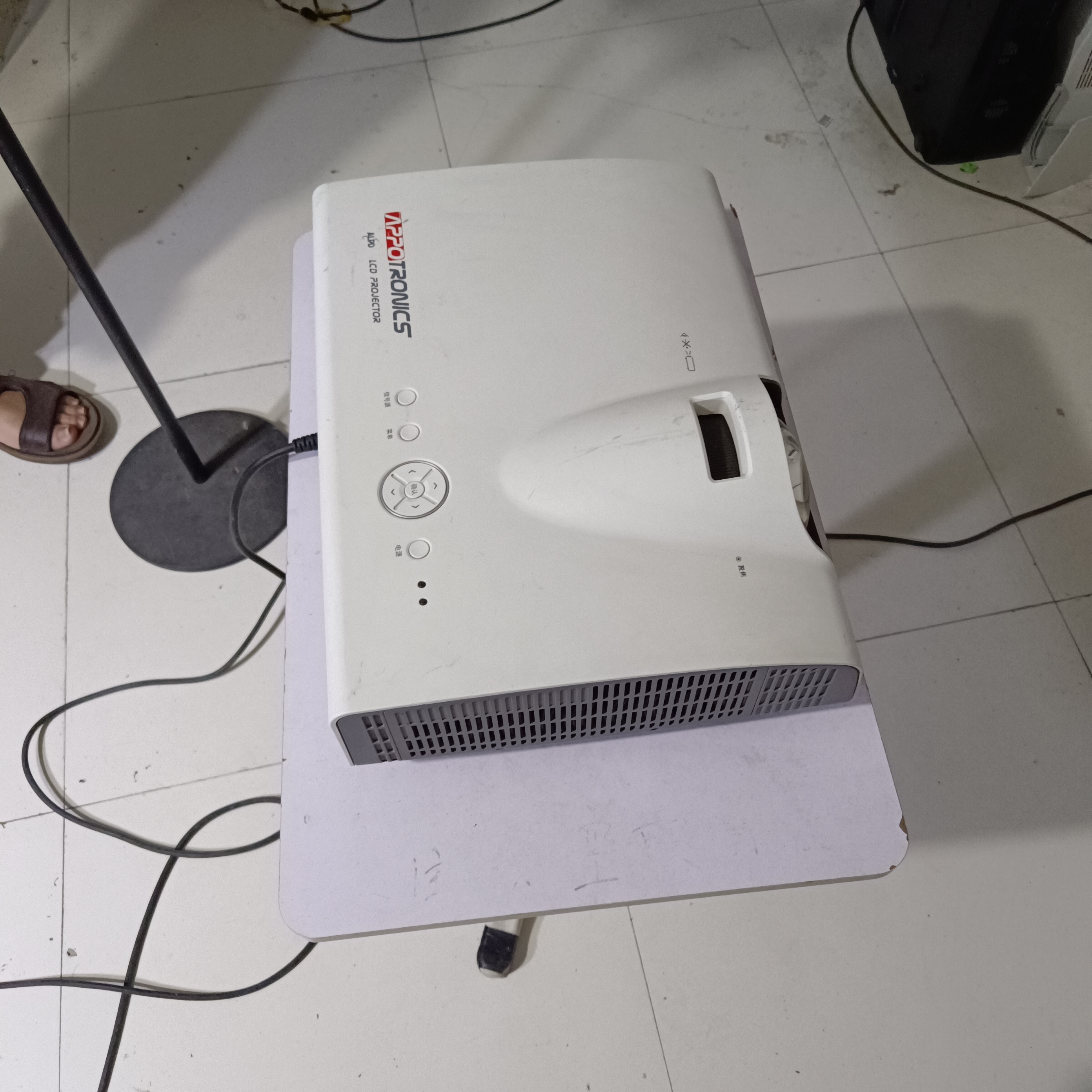 8新  二手光峰投影仪运费自理