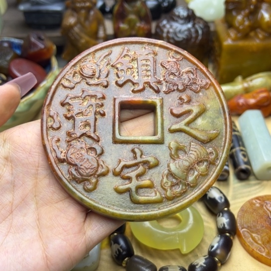 蛇纹石玉未镶嵌颈饰