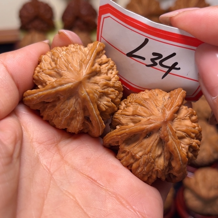 文玩核桃吊坠37尺虎头奔34