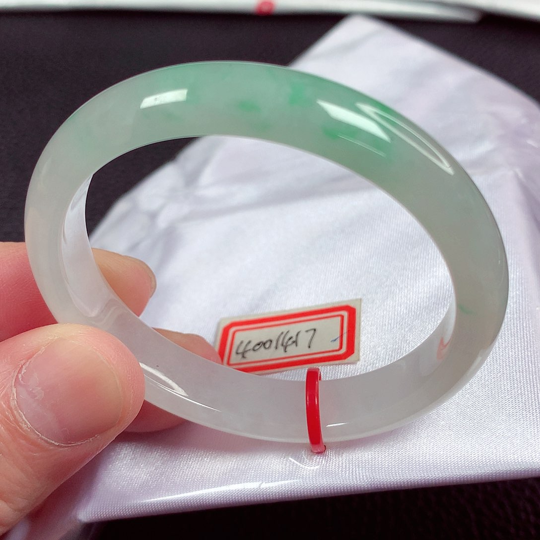 翡翠手镯（圆镯）未镶嵌天然翡翠手镯