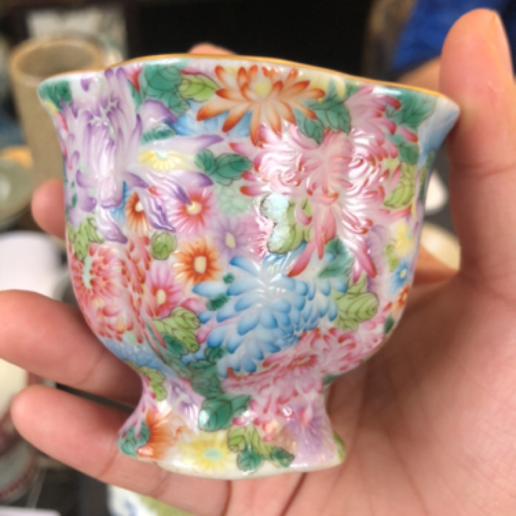 乾隆花口杯。