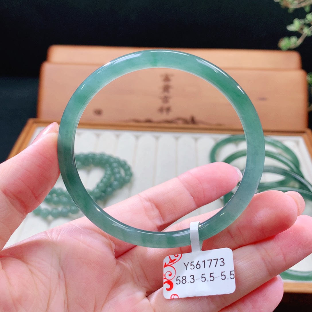 翡翠手镯（圆镯）未镶嵌