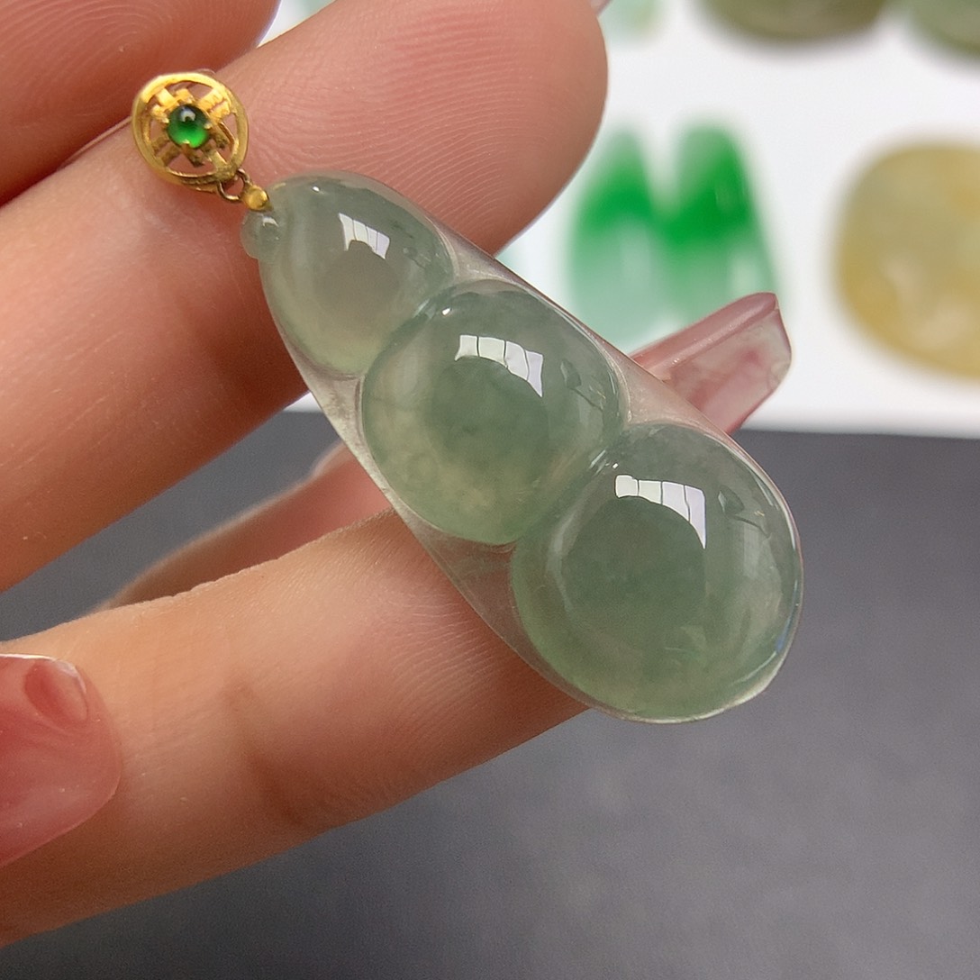 翡翠颈饰18K金镶嵌福豆 