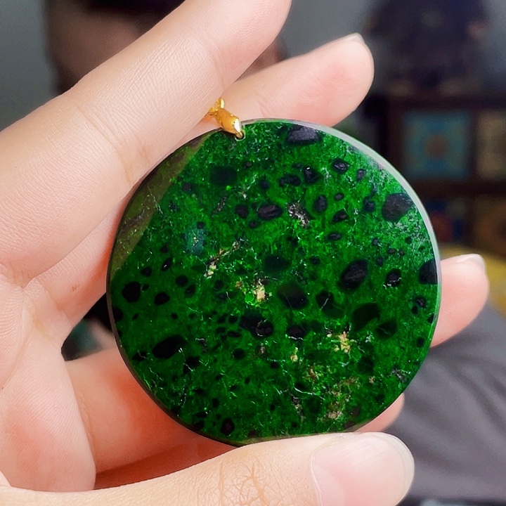 翡翠未镶嵌颈饰多样性