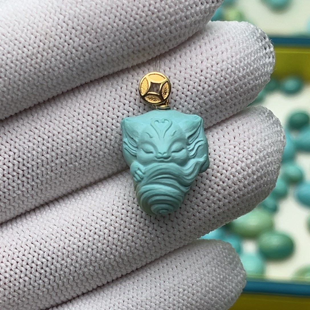 18K金镶嵌绿松石珠宝奇石九尾吊坠