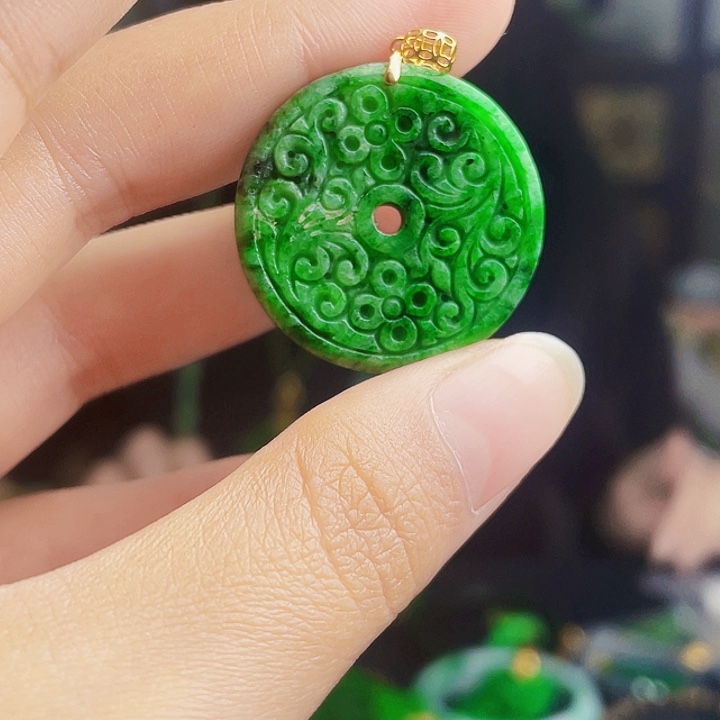 翡翠18K金镶嵌颈饰多样性微瑕