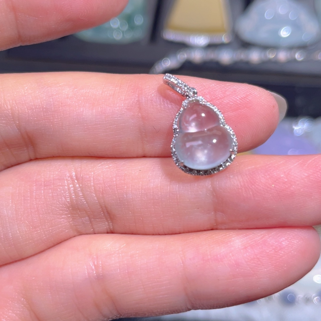 翡翠18K金镶嵌颈饰翡翠