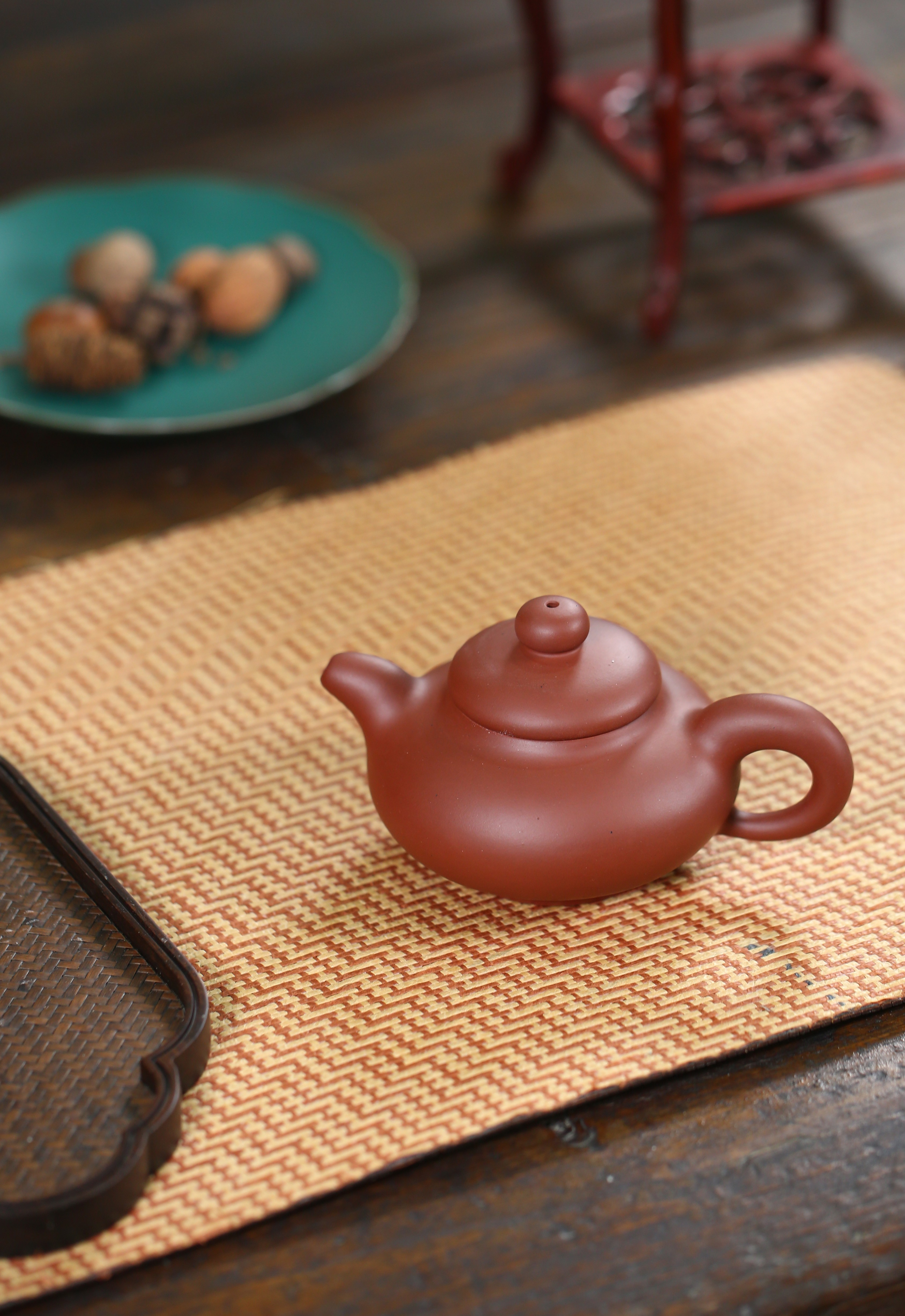 玉笠壶，容量200cc，选用原矿50目龙血砂全手工制作。