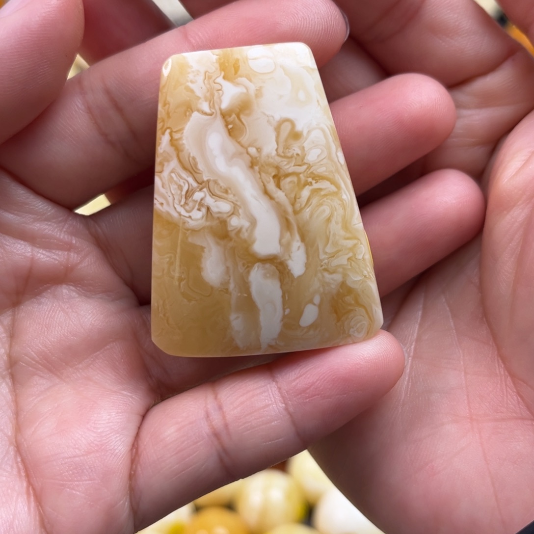 琥珀裸石未镶嵌妖花无事牌