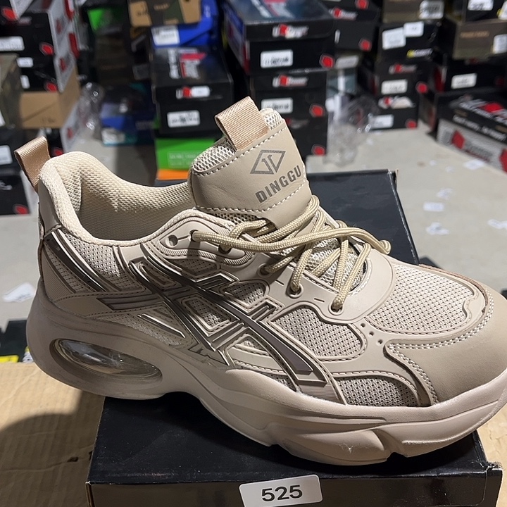 39码，编号525微瑕介意勿拍鞋底脏