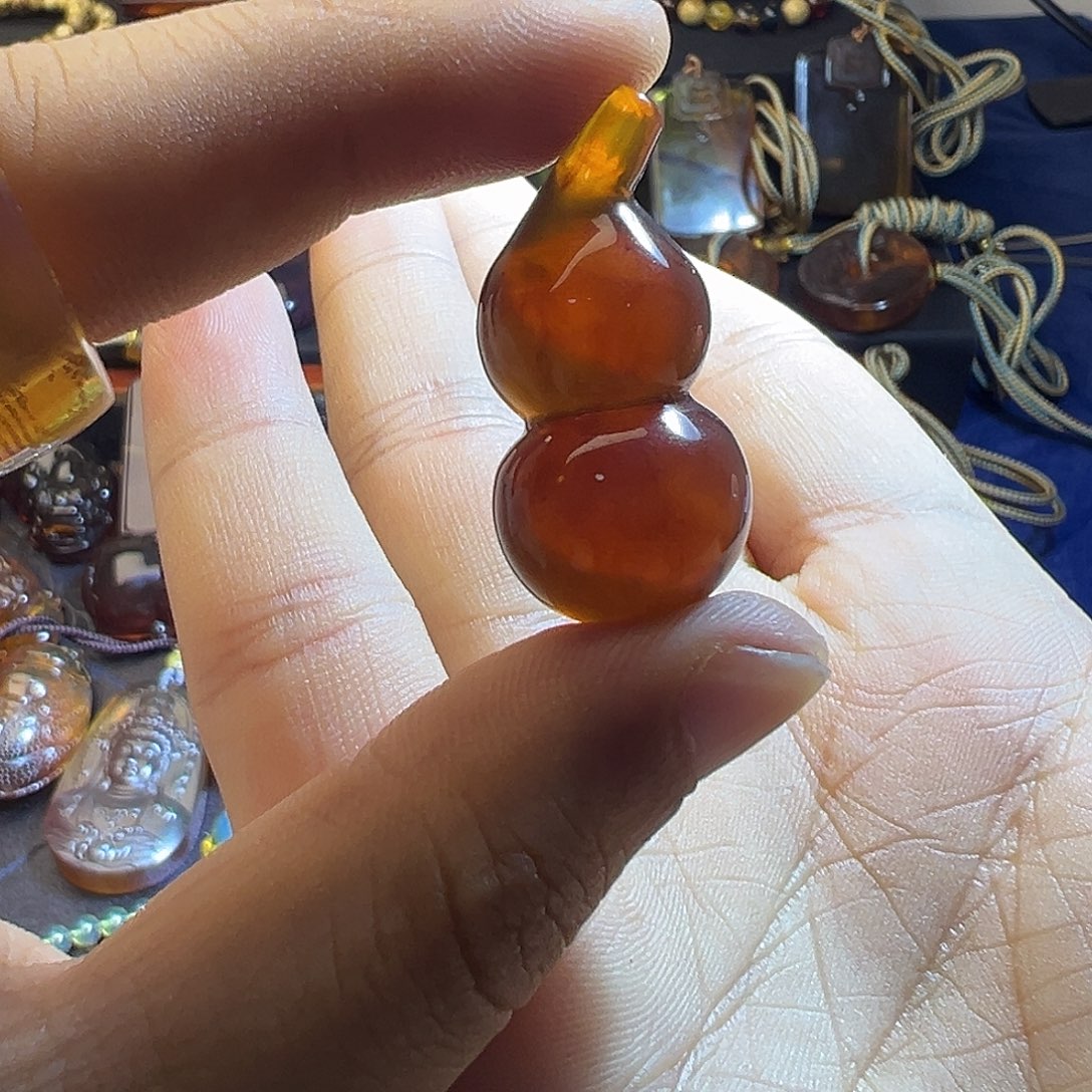 琥珀未镶嵌颈饰葫芦