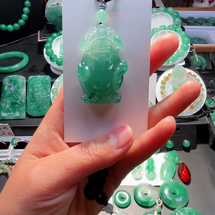 石英质玉吊坠未镶嵌小***站