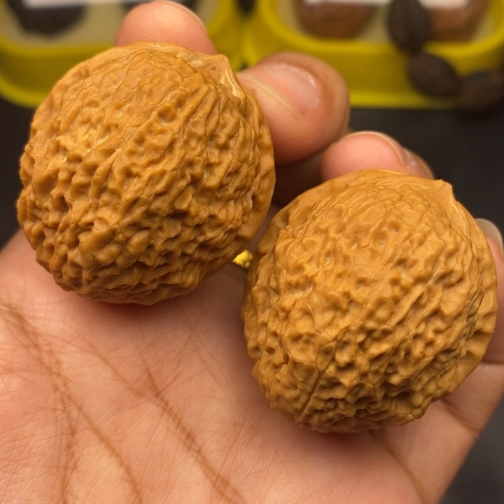 文玩核桃吊坠41尺密纹狮子