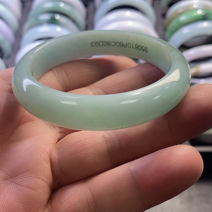 翡翠未镶嵌手镯4、正