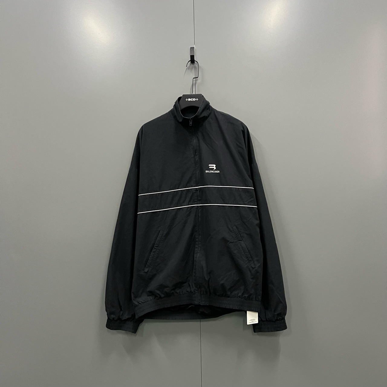 95新 Balenciaga/巴黎世家 (ll) 双钩刺绣logo外套 46码领口瑕疵