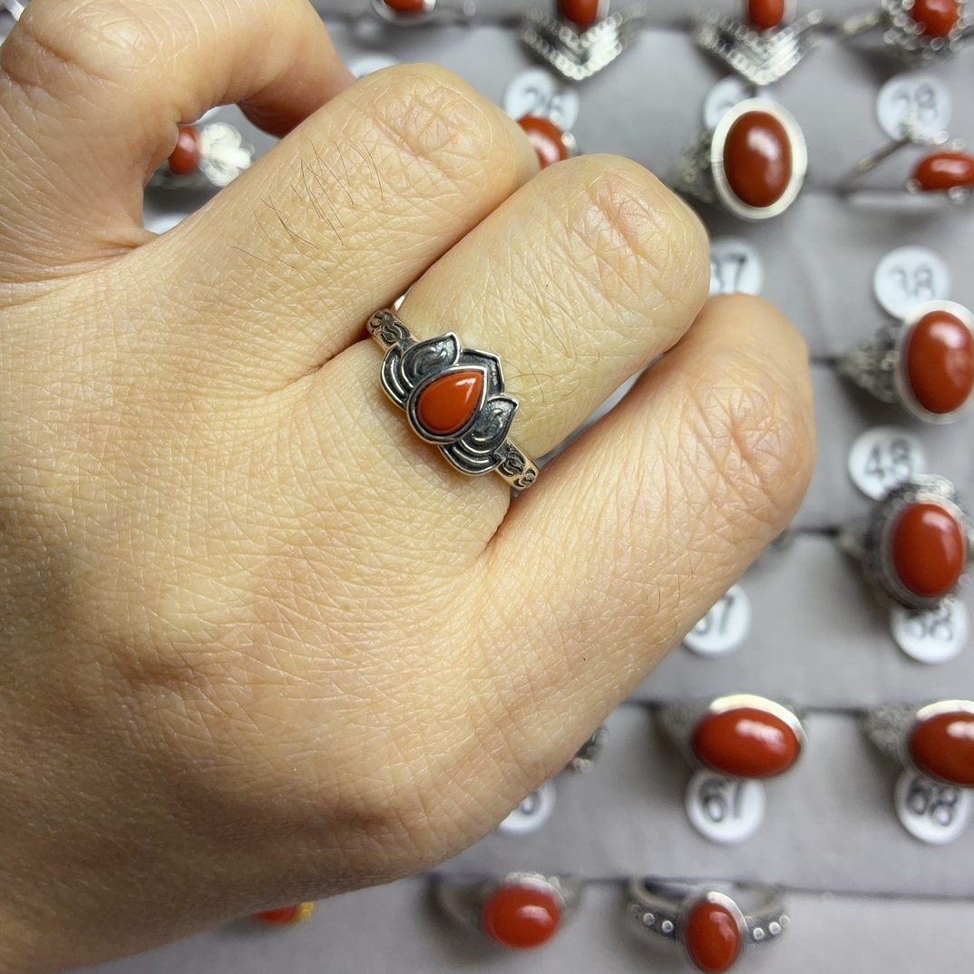 通体纯银天然南红荷花戒指