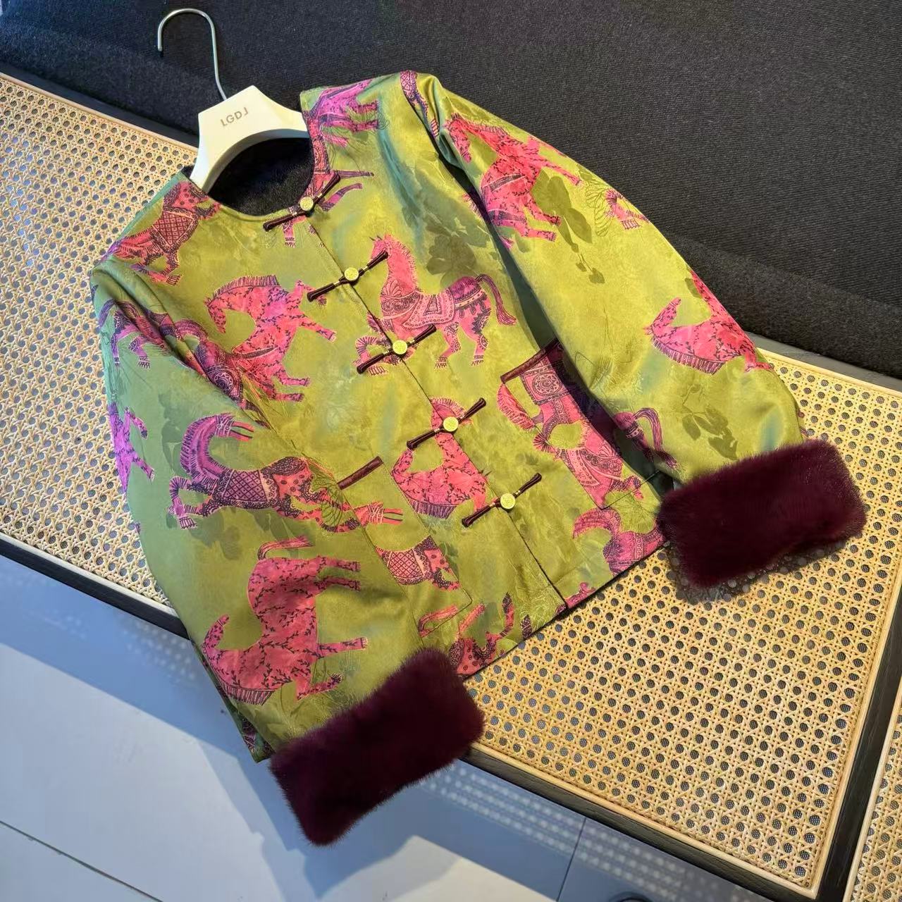 【LGDL】马年大吉人丝提花环保毛两面穿外套