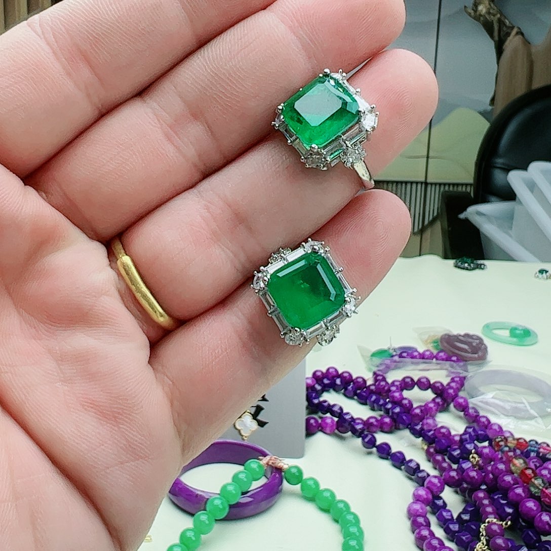 祖母绿吊坠(赠链)14K金镶嵌