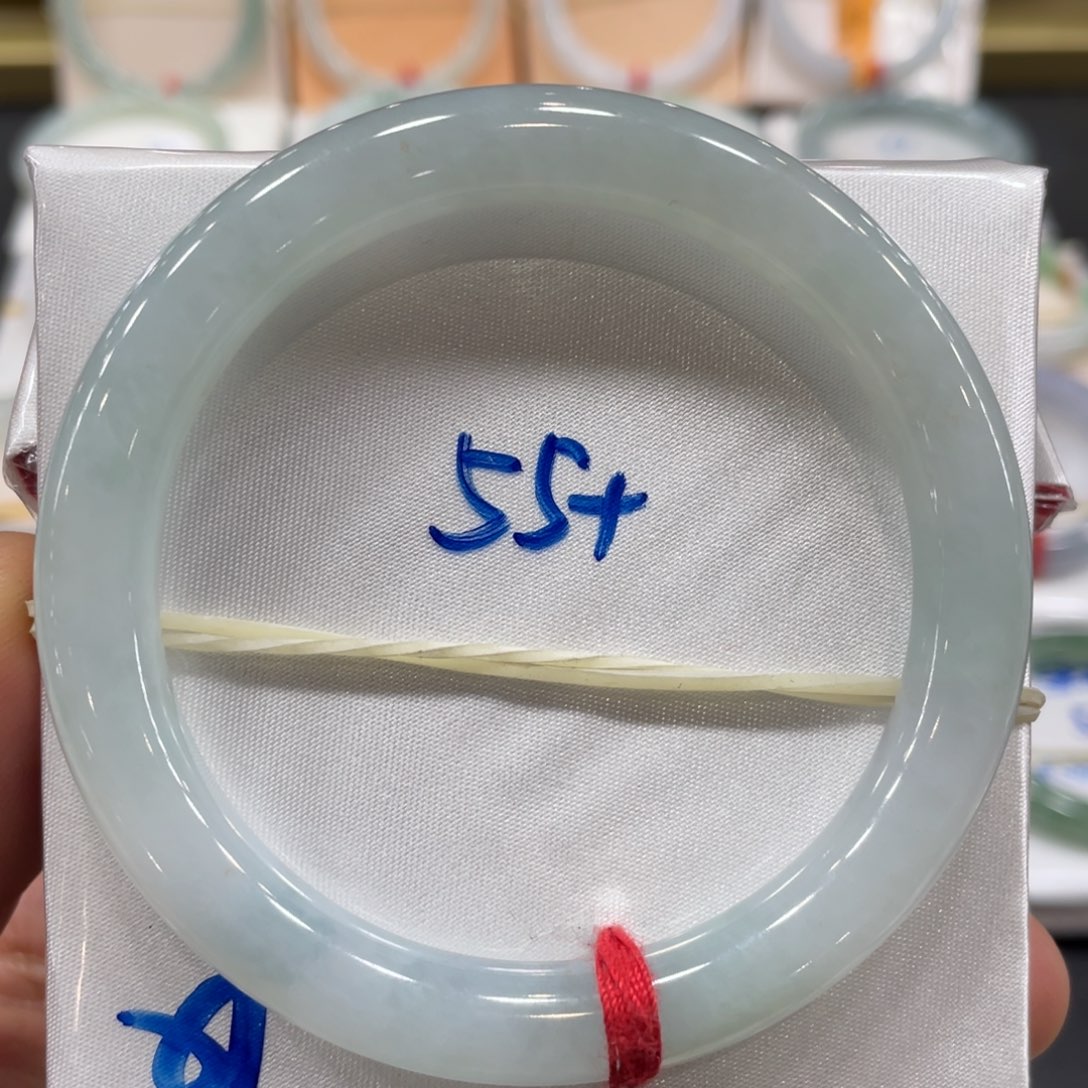 翡翠手镯未镶嵌翡翠手镯