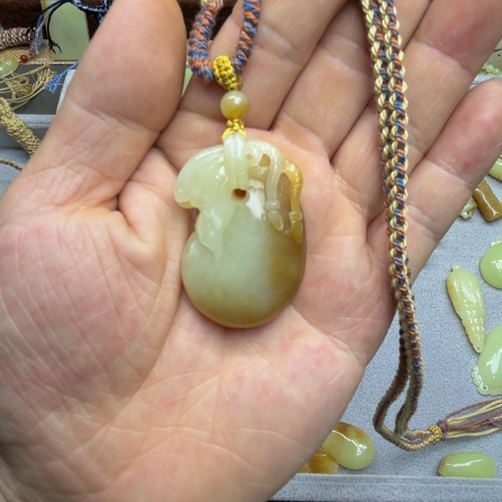 岫岩老玉（透闪石质玉）颈饰未镶嵌贾*五