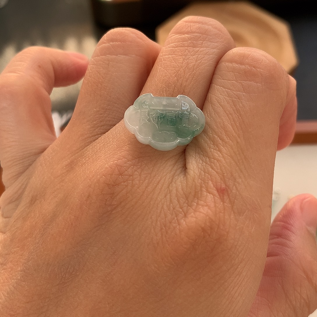 翡翠未镶嵌颈饰富贵锁