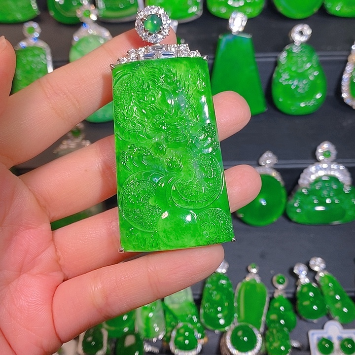 翡翠银S925镶嵌颈饰是