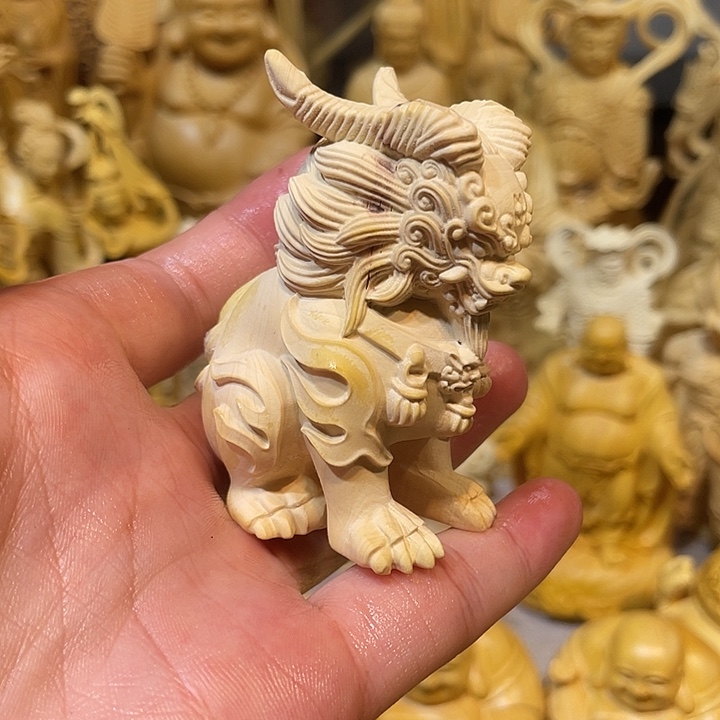 黄杨木小瑕疵三眼麒麟