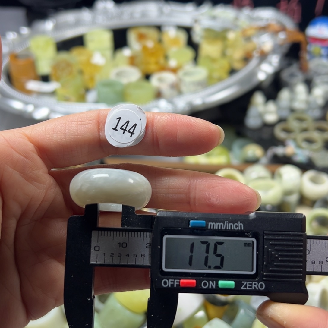 蛇纹石玉未镶嵌戒指