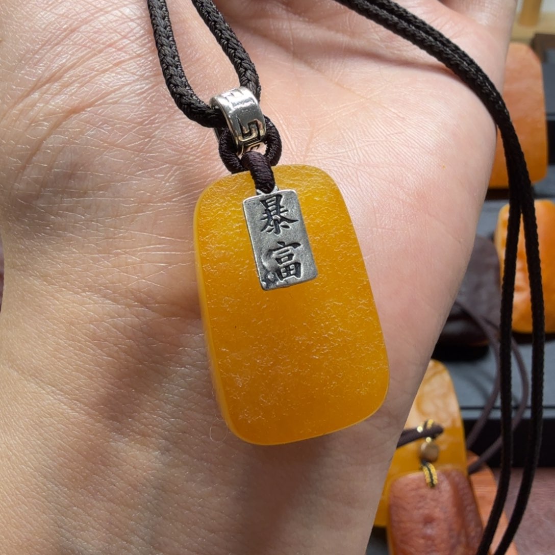 琥珀吊坠(赠链)未镶嵌