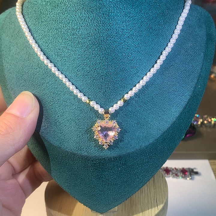 非金属12项链。        