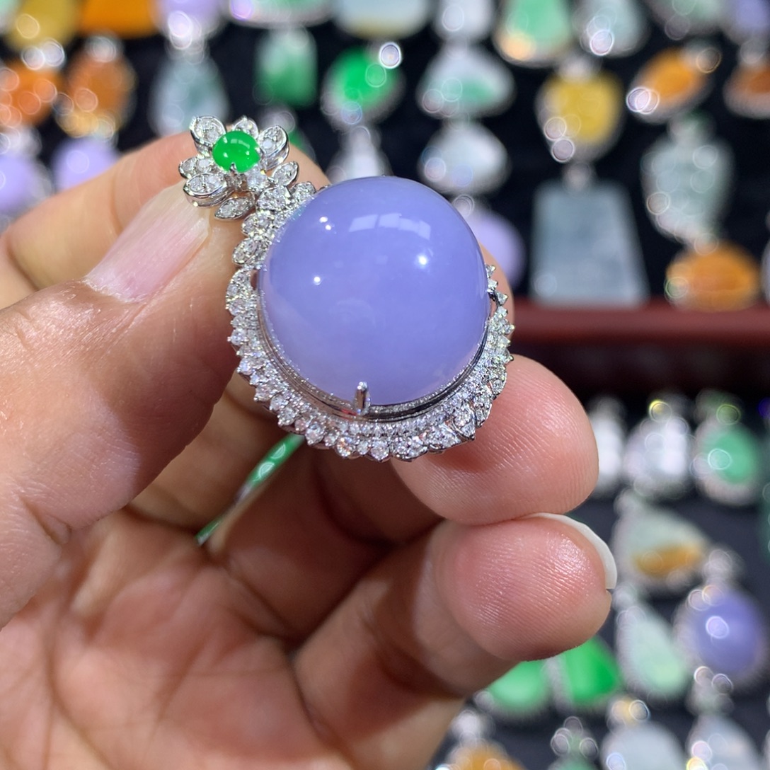 翡翠18K金镶嵌颈饰