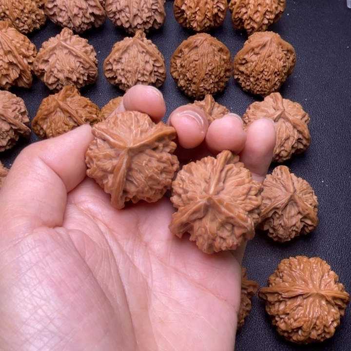 文玩核桃吊坠盘山三棱