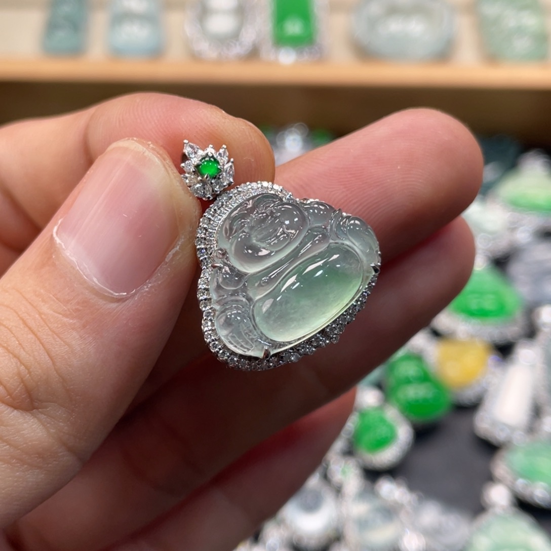 C***桃翡翠18K金镶嵌颈饰佛公