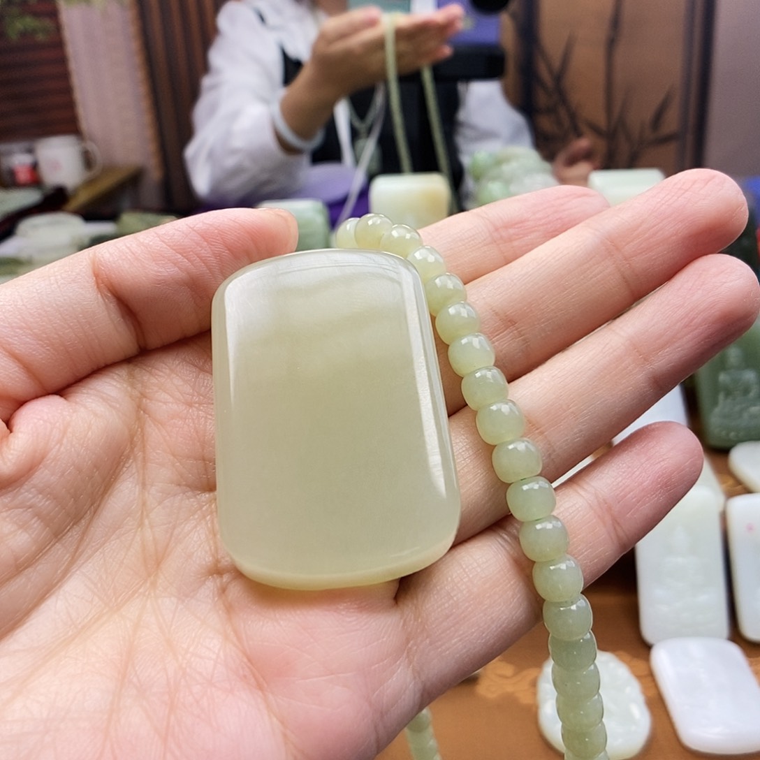 颈饰未镶嵌和田玉海*