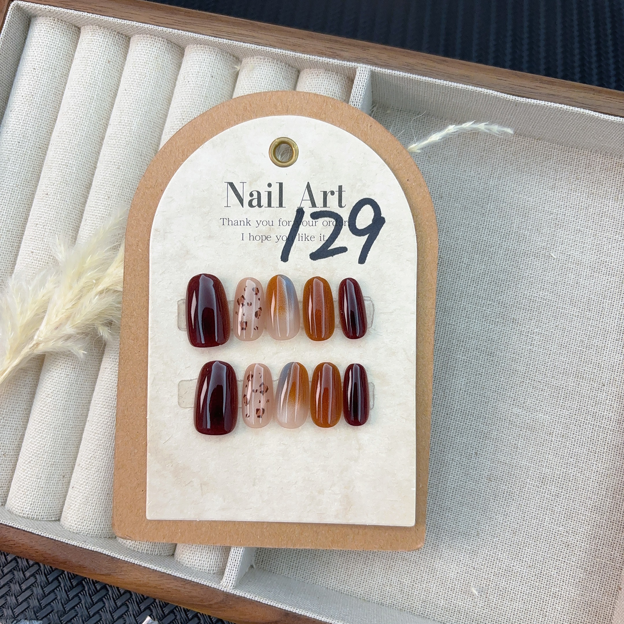 爆款奢华高颜值穿戴甲2025火爆款秋冬高级感显白时尚轻奢美甲 129