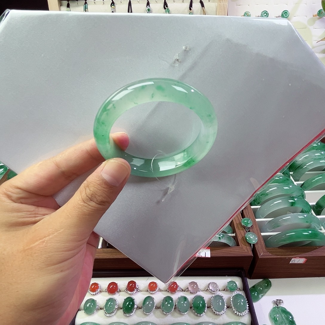 石英质玉未镶嵌手镯55