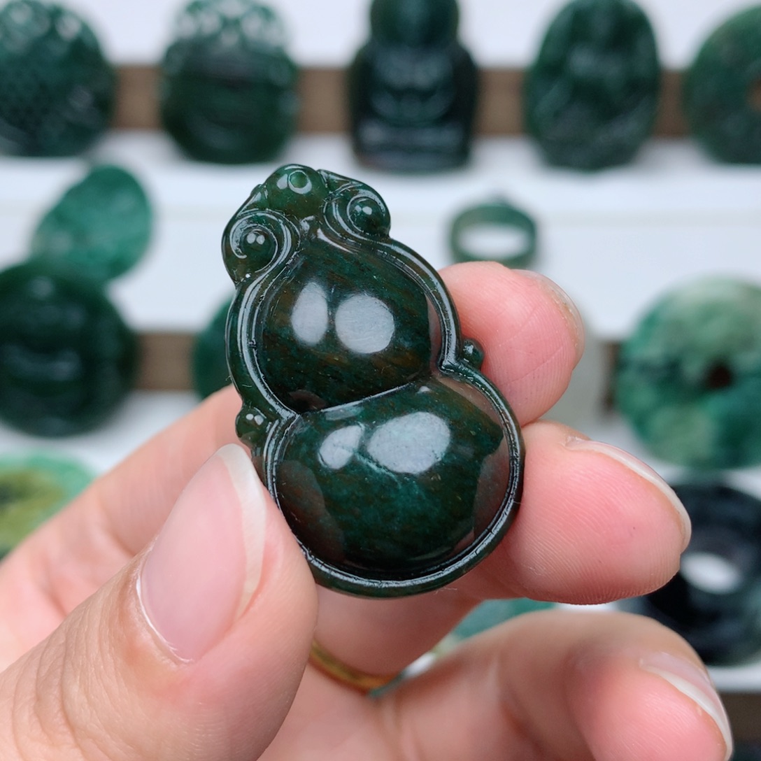 独山玉未镶嵌颈饰