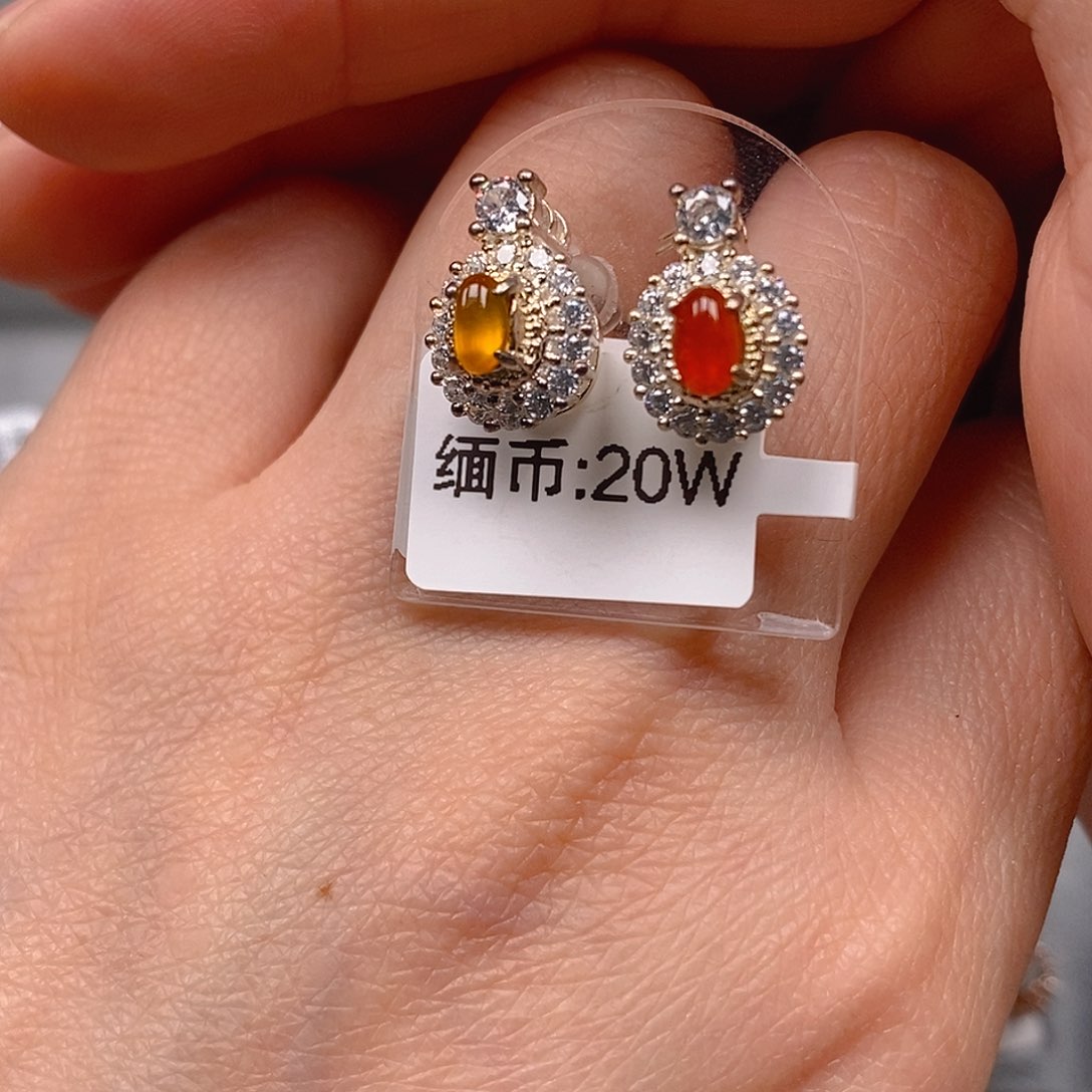 翡翠耳饰未镶嵌翡翠蛋面